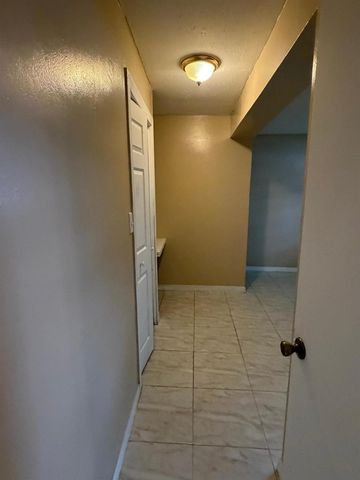 5601 Pierce Street, Hollywood, FL 33021