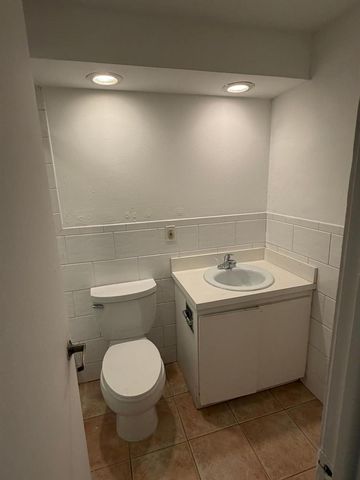 5601 Pierce Street, Hollywood, FL 33021