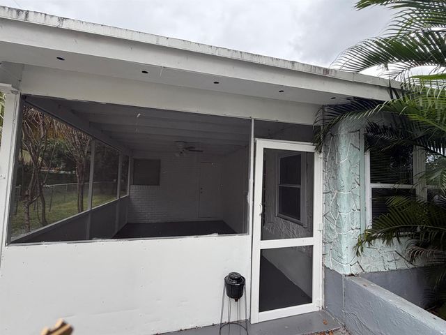 5601 Pierce Street, Hollywood, FL 33021