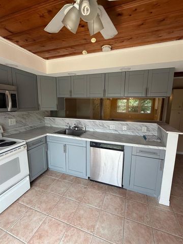 5601 Pierce Street, Hollywood, FL 33021