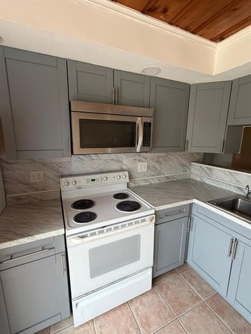 5601 Pierce Street, Hollywood, FL 33021