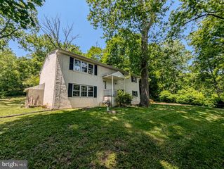 6287 LOWER MOUNTAIN RD, New Hope, PA 18938