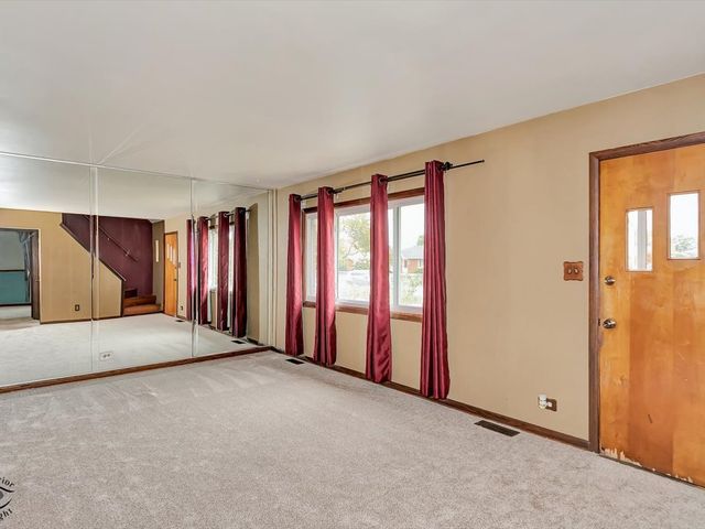 7948 Merrimac Avenue, Burbank, IL 60459