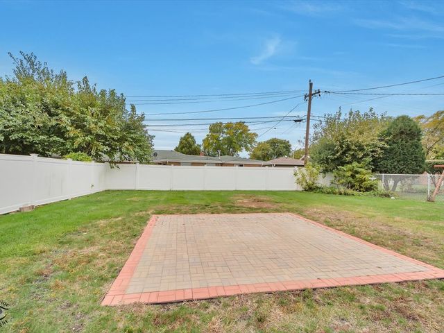 7948 Merrimac Avenue, Burbank, IL 60459