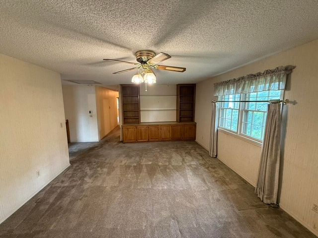 3418 South Virginia Avenue, Springfield, MO 65807