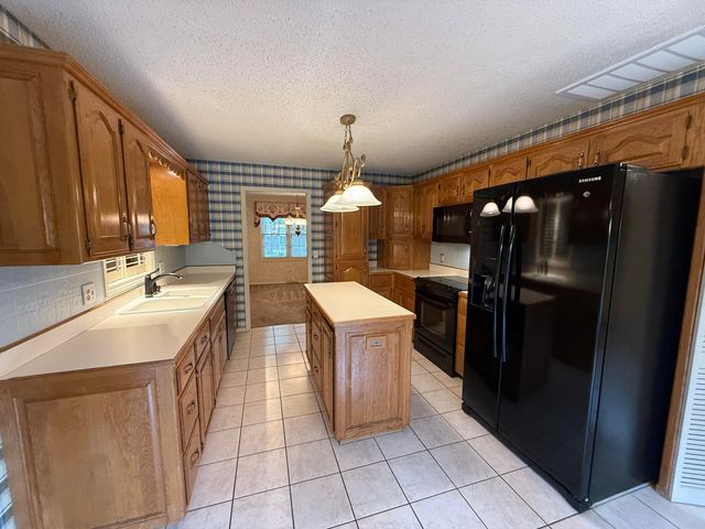 3418 South Virginia Avenue, Springfield, MO 65807