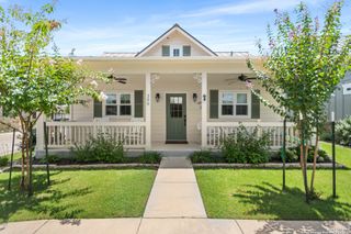 530 OAK PARK DR 200, Boerne, TX 78006