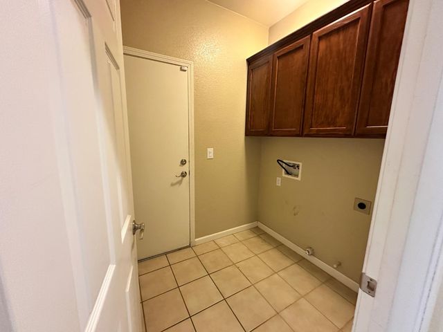 2940 Las Flores Cir, Los Banos, CA 93635