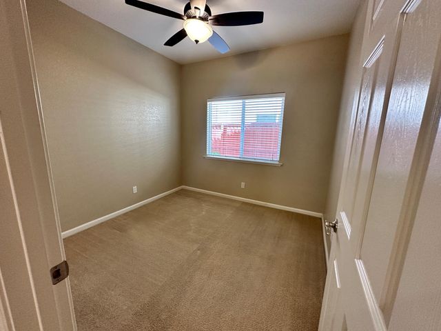 2940 Las Flores Cir, Los Banos, CA 93635