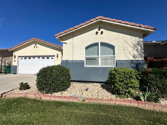 2940 Las Flores Cir, Los Banos, CA 93635