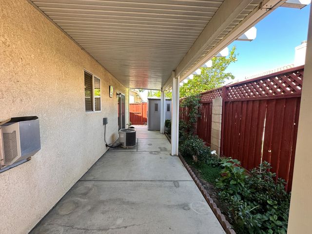 2940 Las Flores Cir, Los Banos, CA 93635