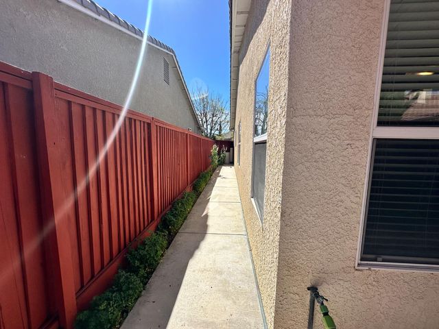 2940 Las Flores Cir, Los Banos, CA 93635