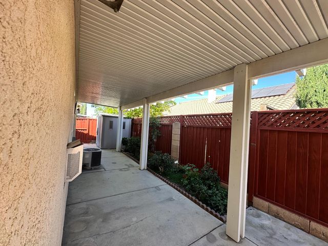 2940 Las Flores Cir, Los Banos, CA 93635