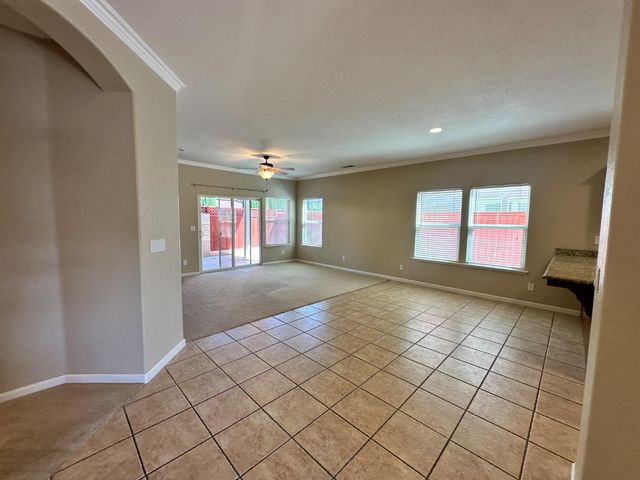 2940 Las Flores Cir, Los Banos, CA 93635