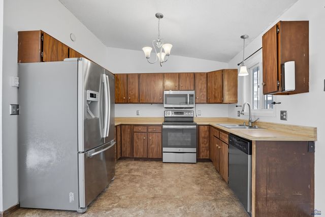 6517 BEVERLY DR, Rapid City, SD 57701