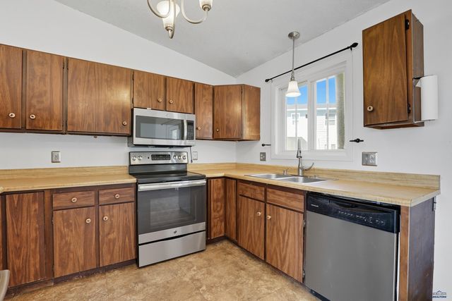 6517 BEVERLY DR, Rapid City, SD 57701