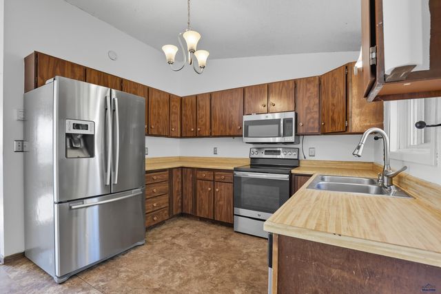6517 BEVERLY DR, Rapid City, SD 57701