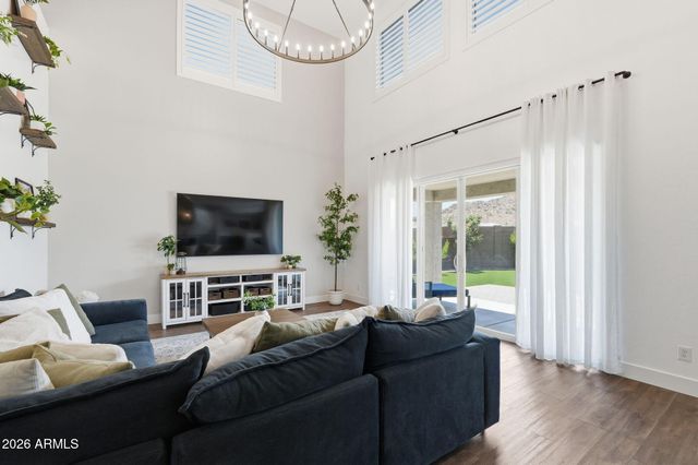 1923 W SUMMER Lane, San Tan Valley, AZ 85144