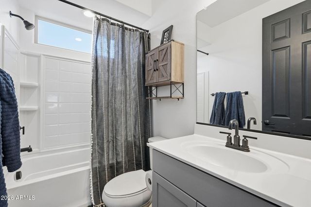 1923 W SUMMER Lane, San Tan Valley, AZ 85144