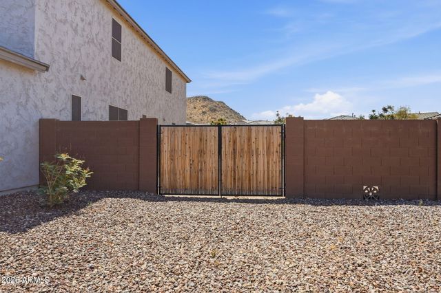 1923 W SUMMER Lane, San Tan Valley, AZ 85144