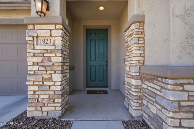 1923 W SUMMER Lane, San Tan Valley, AZ 85144