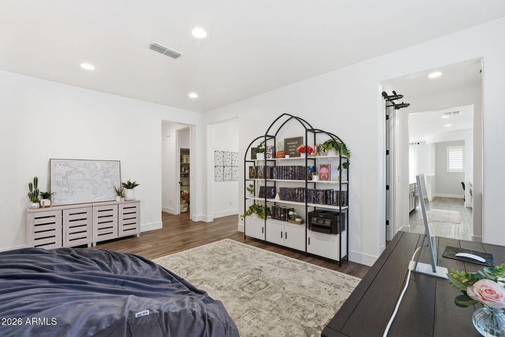 Image 30 of property listing at 1923 W SUMMER Lane, San Tan Valley, AZ 85144
