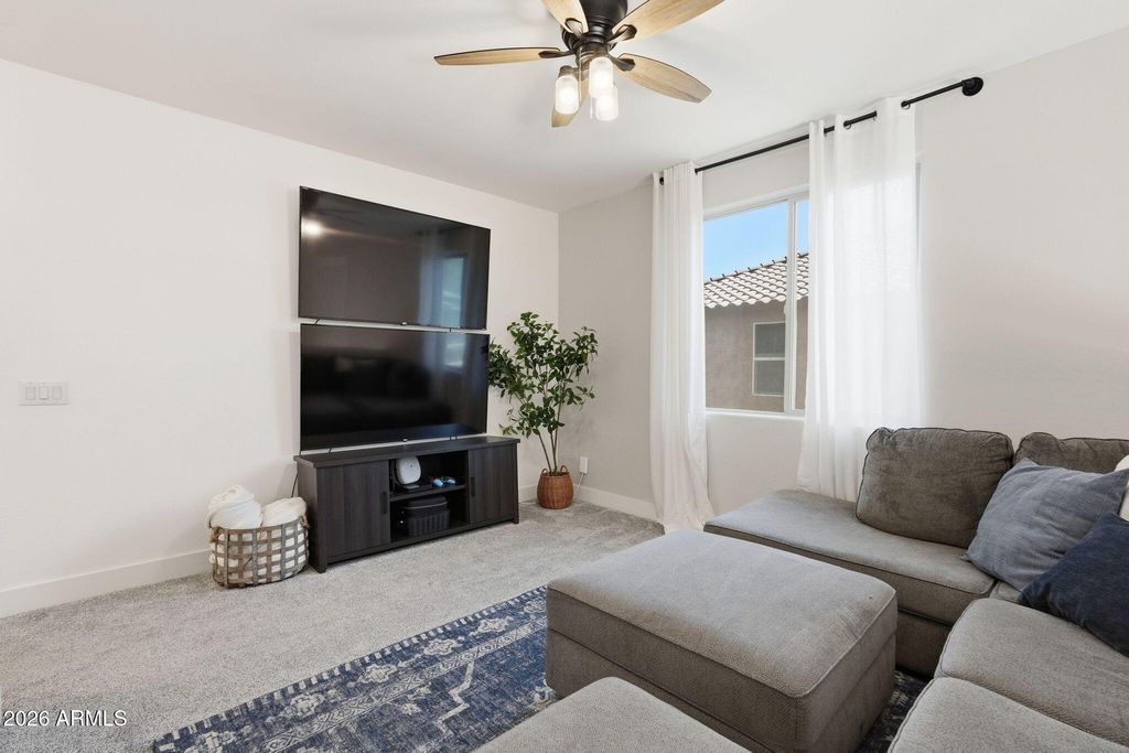 Image 32 of property listing at 1923 W SUMMER Lane, San Tan Valley, AZ 85144