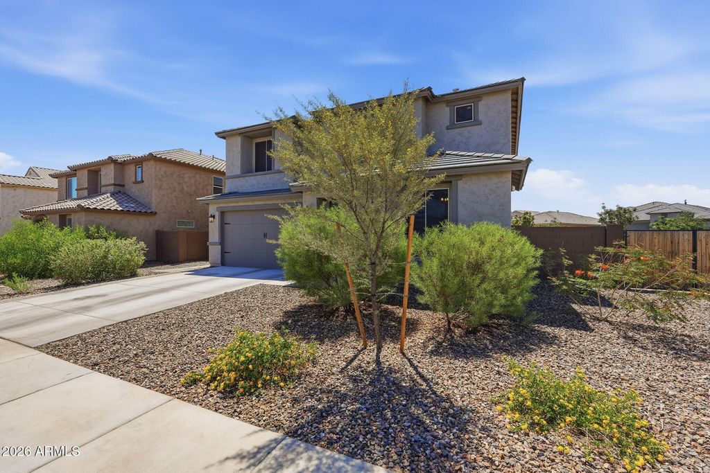 Image 8 of property listing at 1923 W SUMMER Lane, San Tan Valley, AZ 85144
