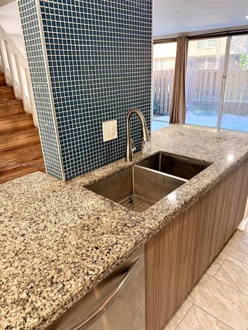 833 NW 81st Ter 8, Plantation, FL 33324