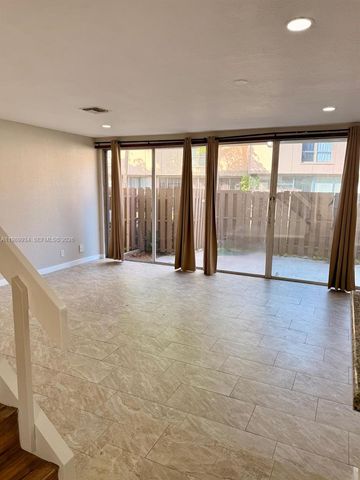 833 NW 81st Ter 8, Plantation, FL 33324