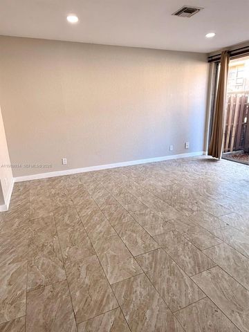 833 NW 81st Ter 8, Plantation, FL 33324