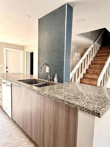 833 NW 81st Ter 8, Plantation, FL 33324