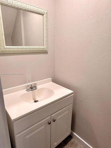 833 NW 81st Ter 8, Plantation, FL 33324