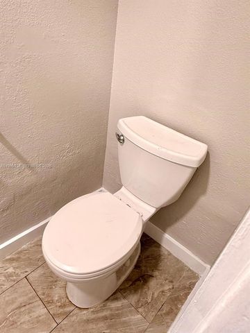 833 NW 81st Ter 8, Plantation, FL 33324