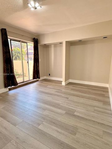 833 NW 81st Ter 8, Plantation, FL 33324