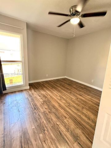 833 NW 81st Ter 8, Plantation, FL 33324