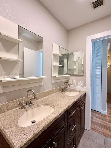 833 NW 81st Ter 8, Plantation, FL 33324