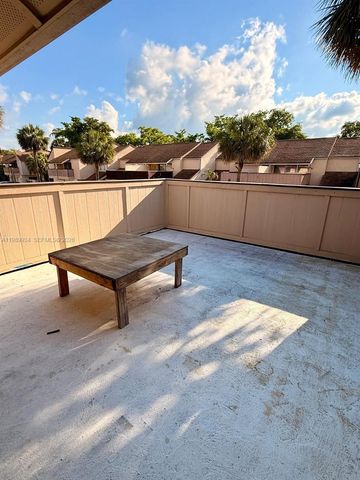 833 NW 81st Ter 8, Plantation, FL 33324