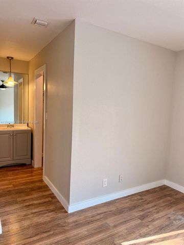 833 NW 81st Ter 8, Plantation, FL 33324