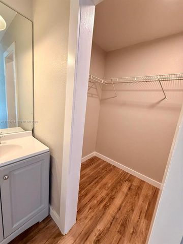 833 NW 81st Ter 8, Plantation, FL 33324