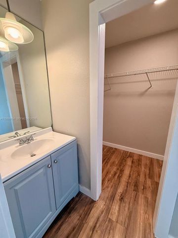 833 NW 81st Ter 8, Plantation, FL 33324