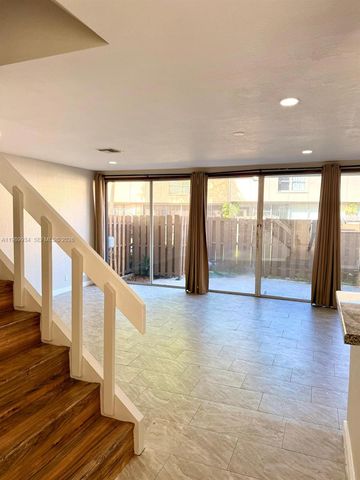 833 NW 81st Ter 8, Plantation, FL 33324