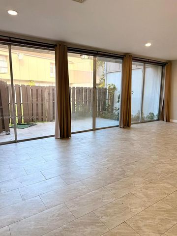 833 NW 81st Ter 8, Plantation, FL 33324