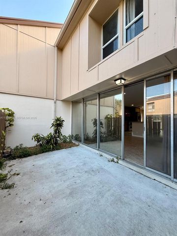 833 NW 81st Ter 8, Plantation, FL 33324