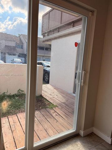 833 NW 81st Ter 8, Plantation, FL 33324