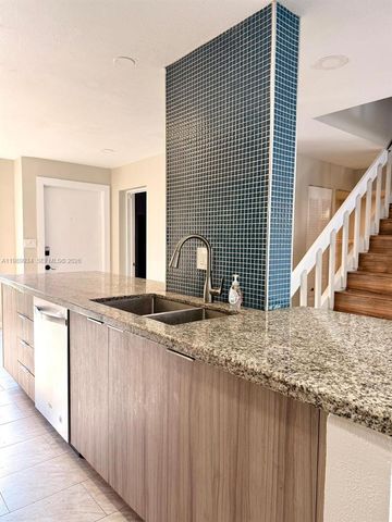 833 NW 81st Ter 8, Plantation, FL 33324