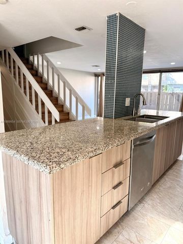 833 NW 81st Ter 8, Plantation, FL 33324