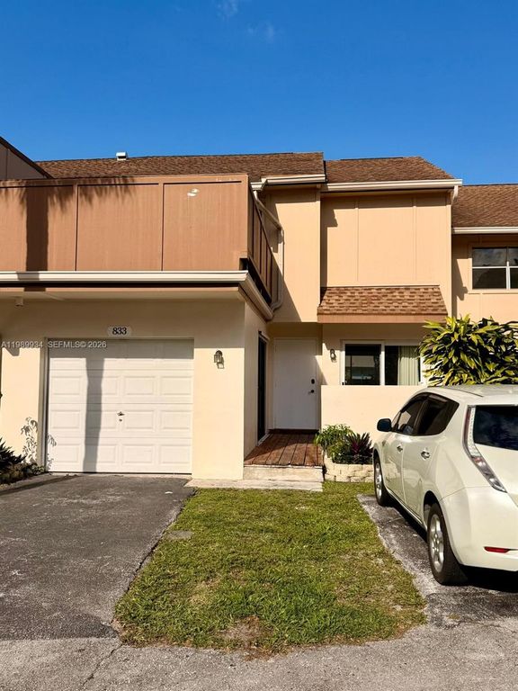 833 NW 81st Ter 8, Plantation, FL 33324