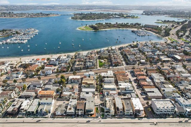 719 Jersey Ct, San Diego, CA 92109