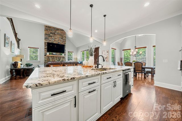 4306 Rolling Acres Road, Charlotte, NC 28213